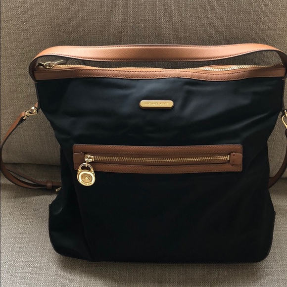 Michael Kors Handbags - Micheal Kors kemp ton bag black